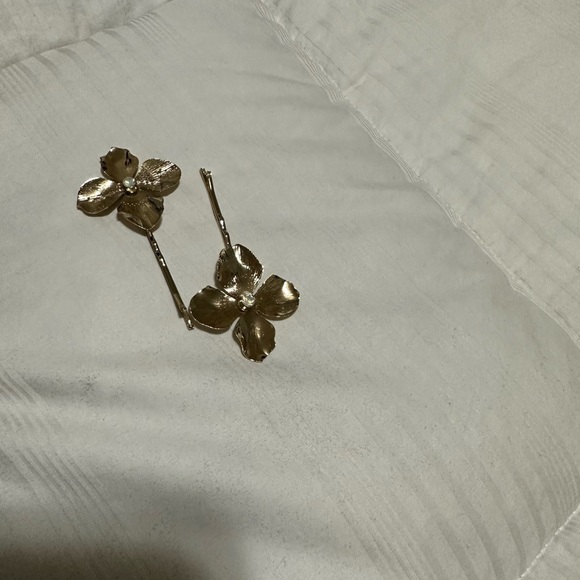 Shashi gold pins - Picture 1 of 5